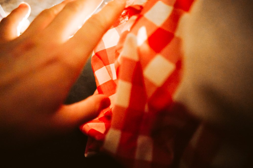 Feelgood Photography detail with hand and light