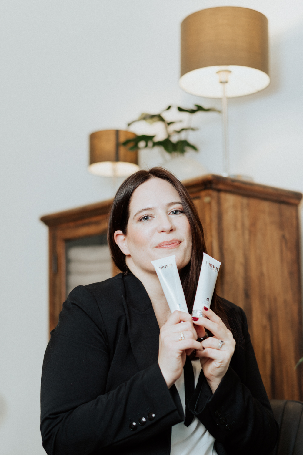 Lifestyle Portrait of Sharon Decker at Aesthetica in Ulm