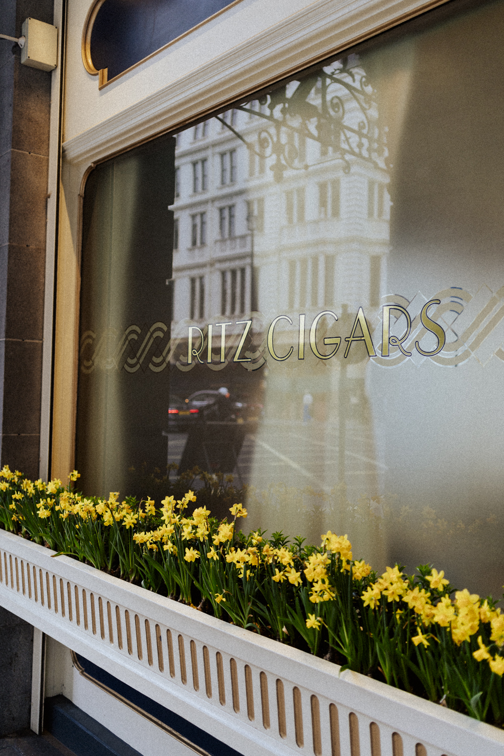daffodils outside the Ritz London in this time in spring