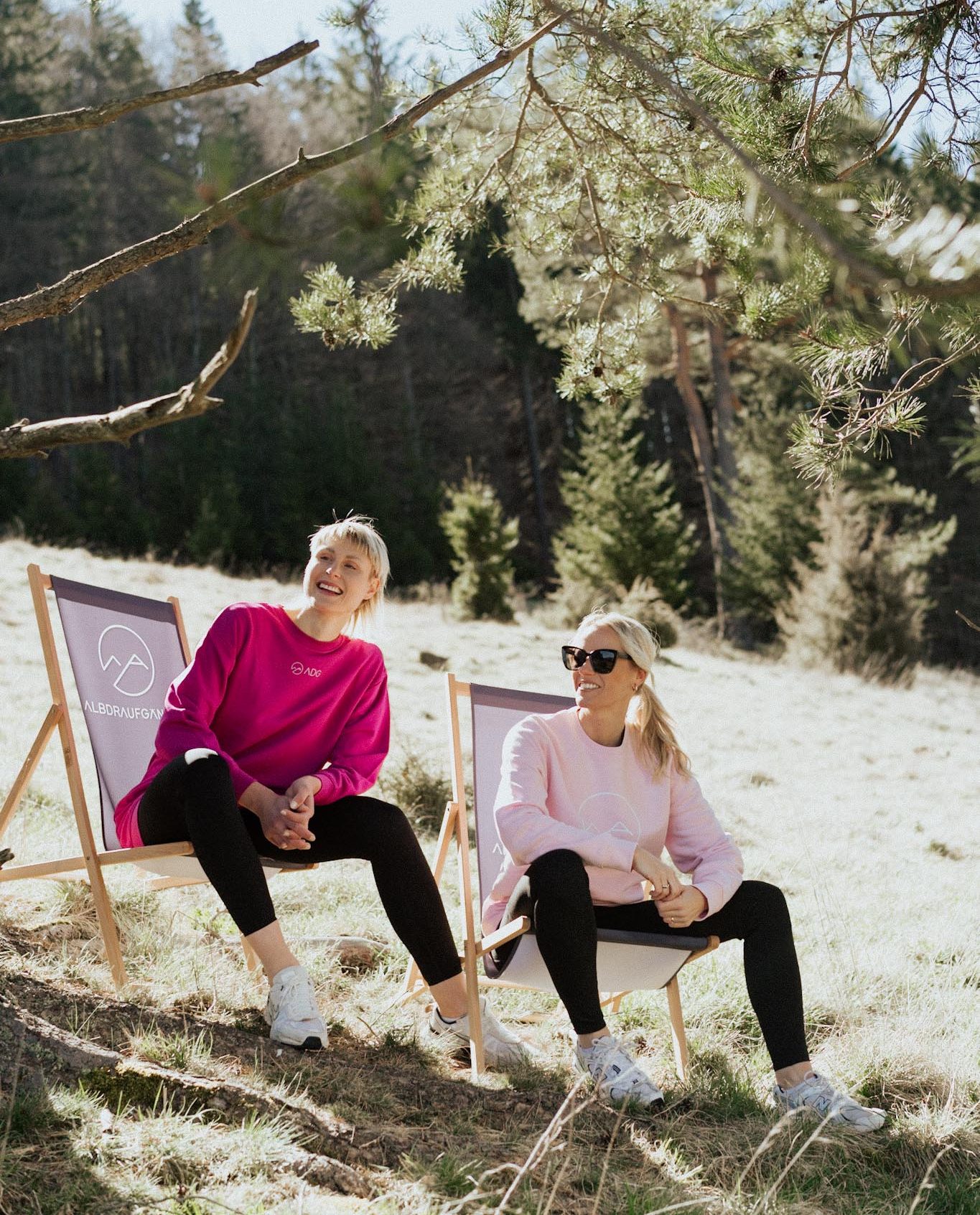 Albdraufgänger fashion worn by two girls in nature