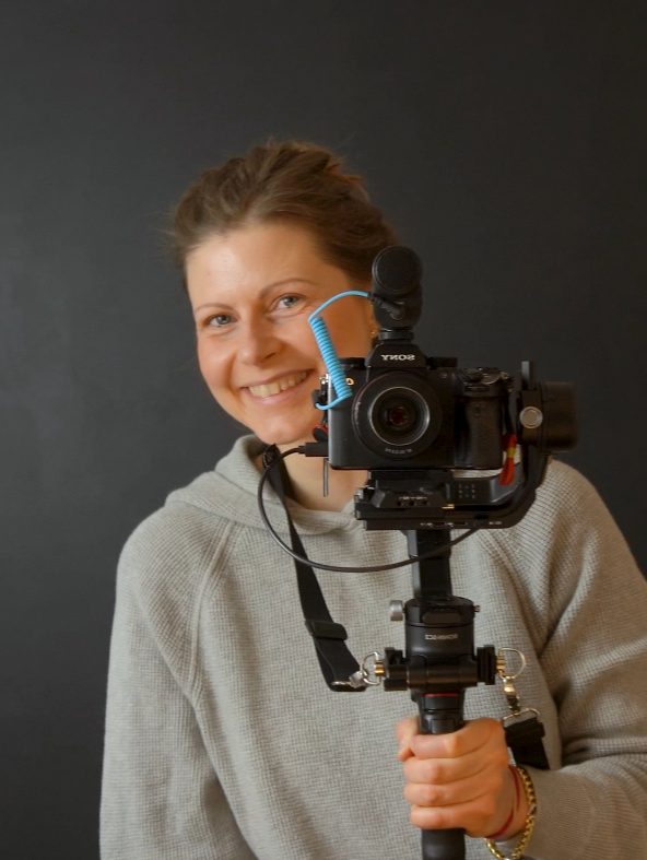 Videographer Nadine Wilmanns and her video camera