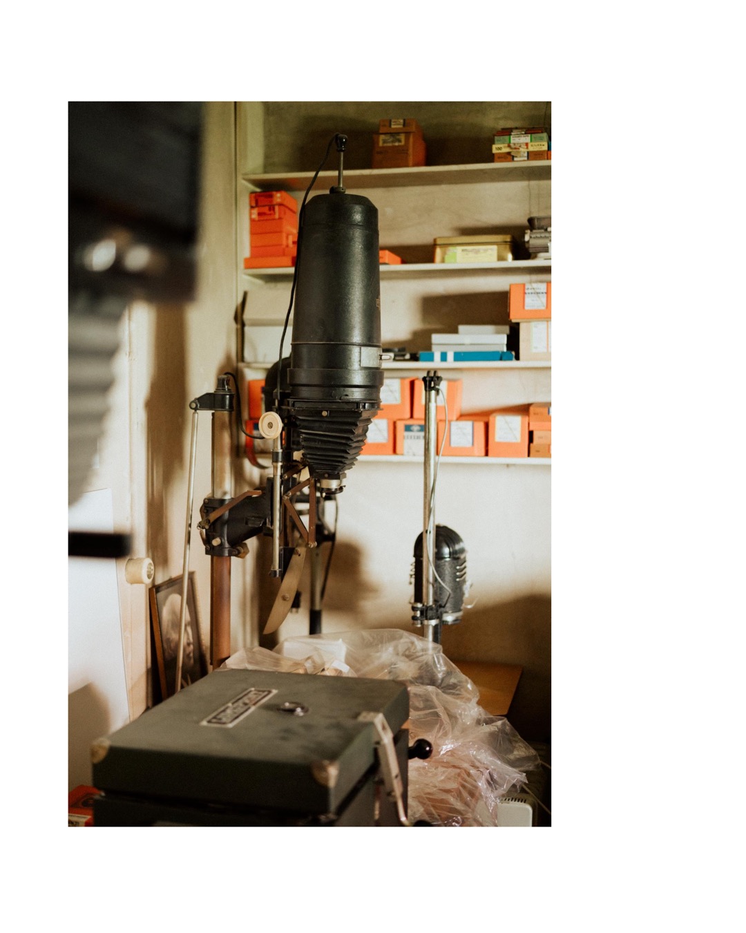 old enlarger in a darkroom of Photographer Steffen Burgemeister in Pfullingen, Gerät im Dunkelraum