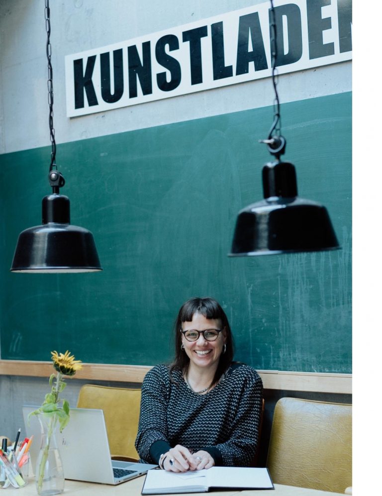Environmental Portrait of Sarah Petrasch under lamps in her office in the Franz K Reutlingen captured by Lifestyle Business Photographer Nadine Wilmanns / Business Fotografin Nadine Wilmanns