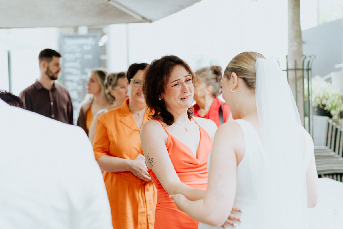 Emotional guest moved to tears congratulating the bride in Reutlingen / Zu Tränen gerührte Gästin gratuliert der Braut bei der Hochzeit in Reutlingen