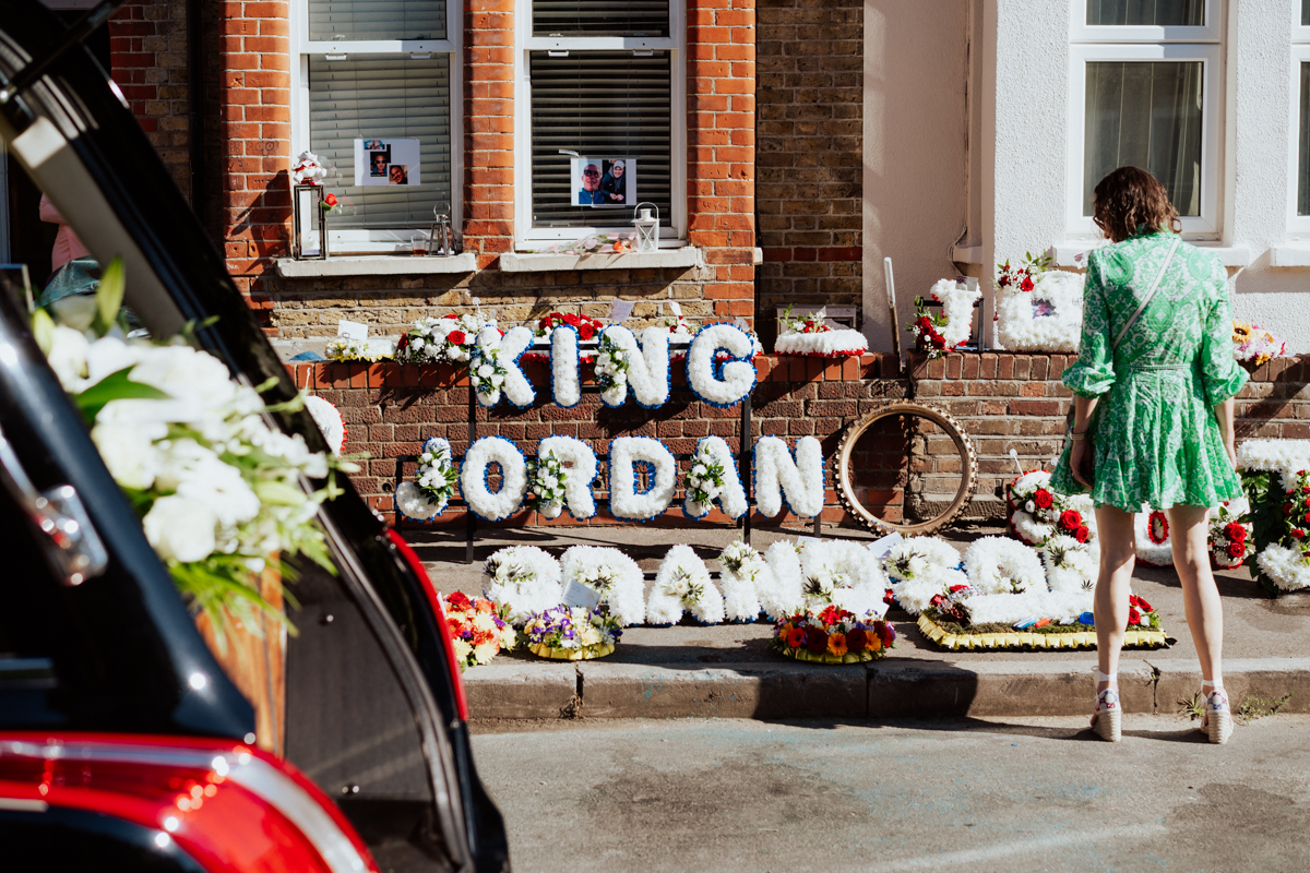 Floral display in front of an English townhouse in London / Blumenschmuck vor einem englischen Wohnhaus in London